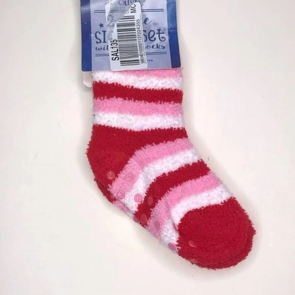 Max and Olivia Kids plush socks with gripping soles.